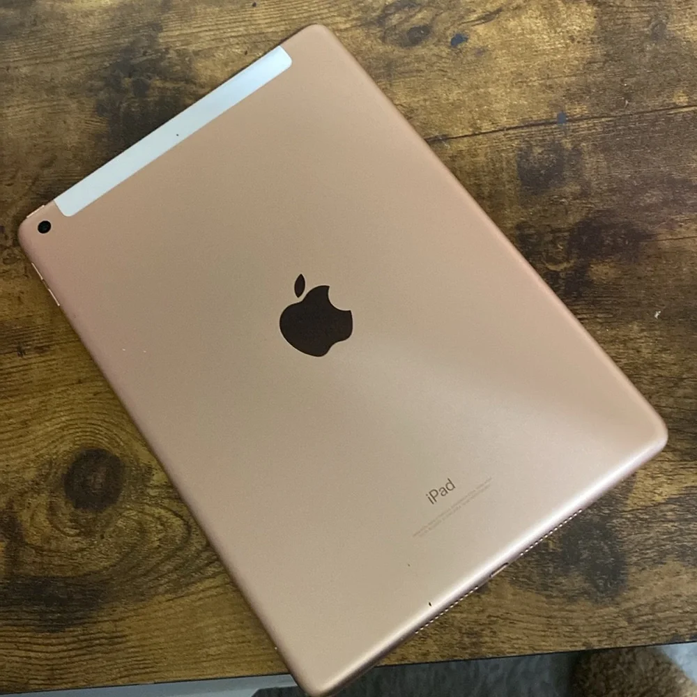 Apple Tablet in Gold - 6th gen, 32 gig